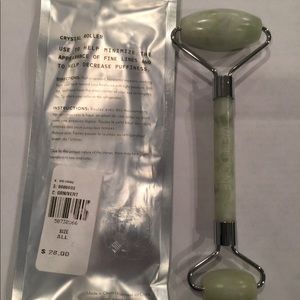 Well Done beauty crystal face roller in jade